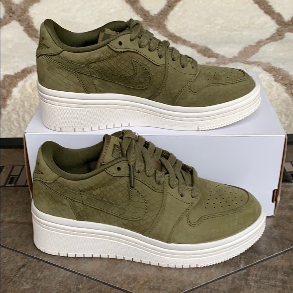 WMNS AIR JORDAN 1 RE LOW LIFTD platforms - Picture 2 of 16